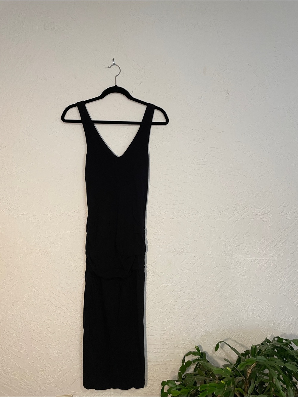 James Perse black figure flattering dress size 2 (SIZE M)